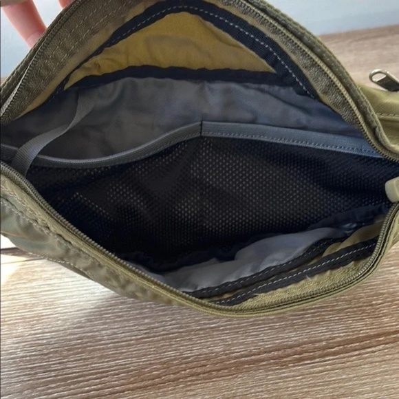 The North Face Olive Waist Bag - Picture 2 of 11